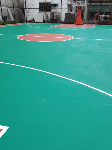 梧州 球场长期使用易出现地面开裂
